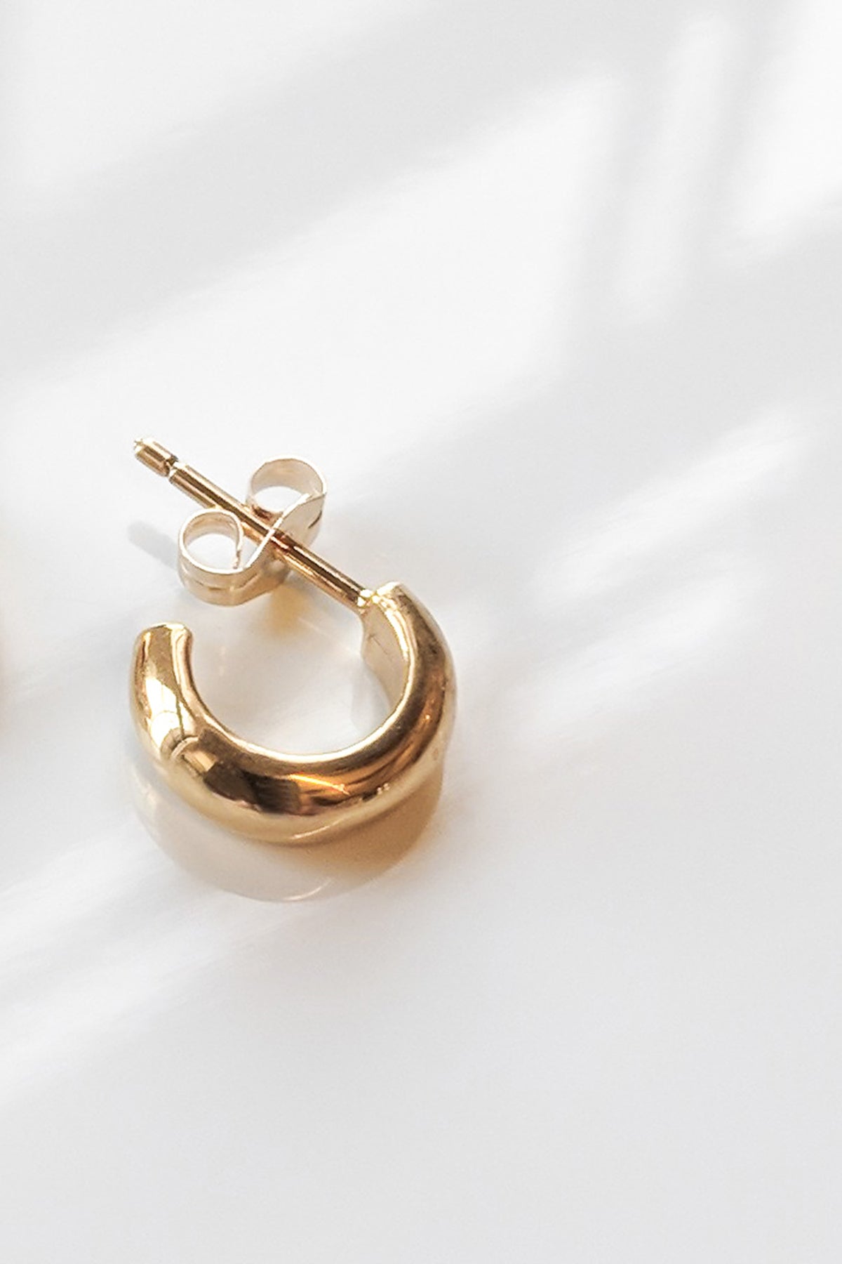 VINCE CHUNKY GOLD HOOP BY THATCH
