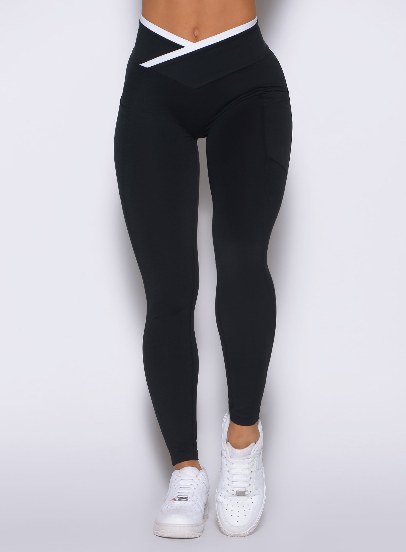 Line Contour Leggings