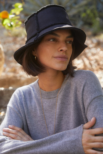 REVERSIBLE FAUX SHEARLING BUCKET HAT