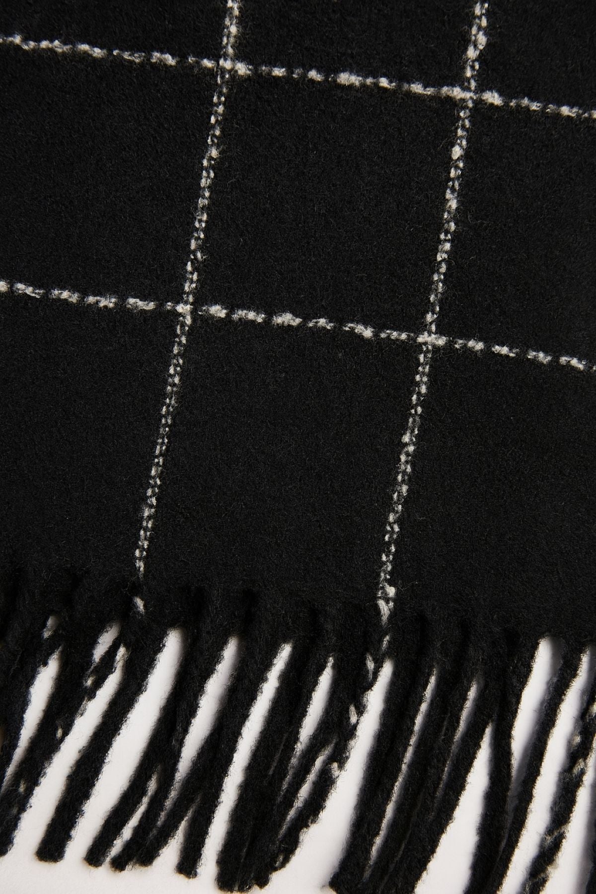 WINDOWPANE MUFFLER